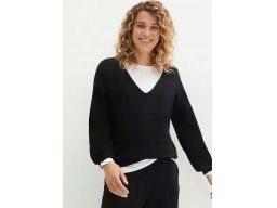 B.P.C dzianinowy czarny sweterek w serek 52/54.