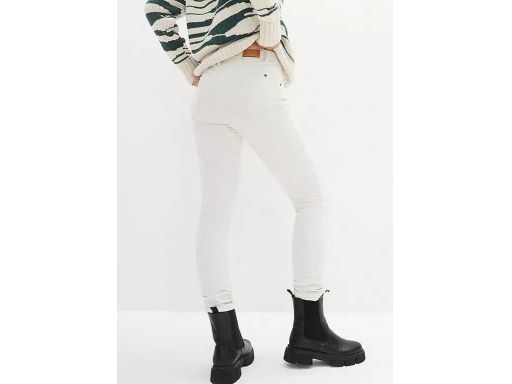 B.P.C spodnie damskie sztruksowe śmietankowe 40.