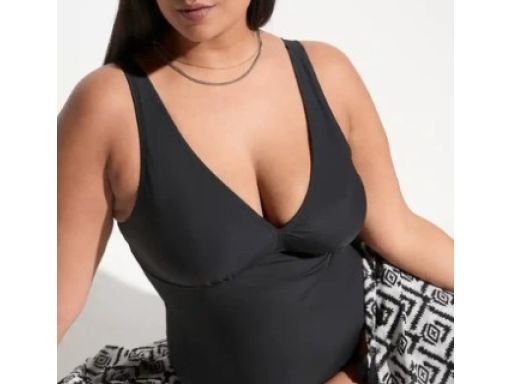 B.P.C kostium czarny jednoczęściowy klasyczny 40.