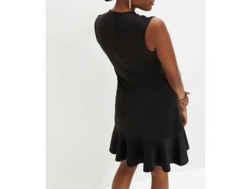 B.P.C czarna sukienka z falbanką i dekoracyjnymi guzikami r.40/42