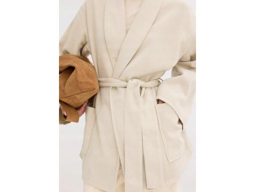 B.P.C krótki płaszcz beżowy szerokie rękawy 46.