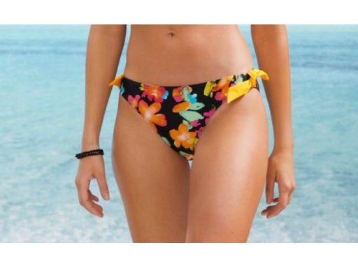 B.P.C bikini trójkątne miseczki wiązane czarne w kolorowe kwiaty 40.