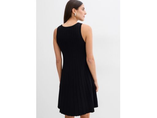 B.P.C dzianinowa sukienka czarna trapezowa 44/46.