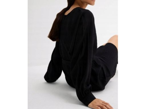 B.P.C sukienka czarna strukturalna z wiskozy 40.