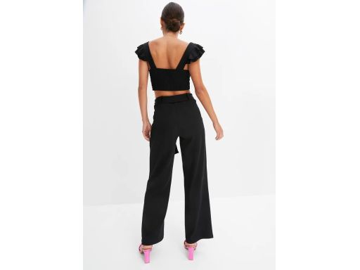 B.P.C czarne spodnie z wiązanym paskiem r.40