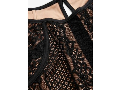 B.P.C sukienka rozkloszowana czarna z koronkową wstawką 44/46.