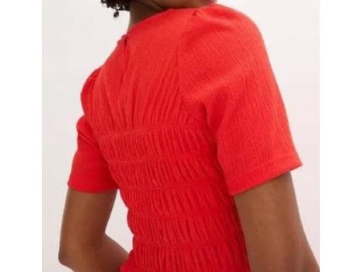 B.P.C bluzka czerwona z marszczeniami 52/54.