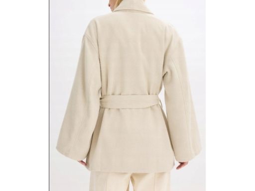 B.P.C krótki płaszcz beżowy szerokie rękawy r.40
