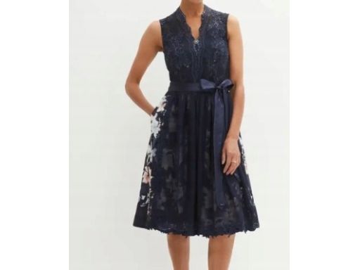 B.P.C. sukienka ludowa z fartuszkiem 42.