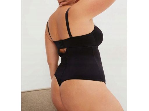 B.P.C. body na fiszbinach czarne z połyskującego materiału 85B.