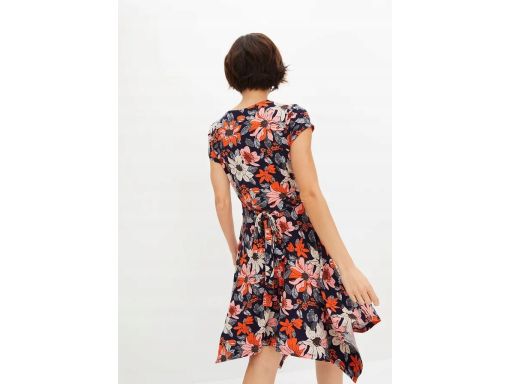 B.P.C asymetryczna sukienka w kwiaty r.36/38