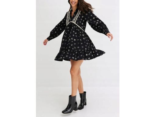 B.P.C rozkloszowana sukienka mini czarna z beżowym nadrukiem z koronką
