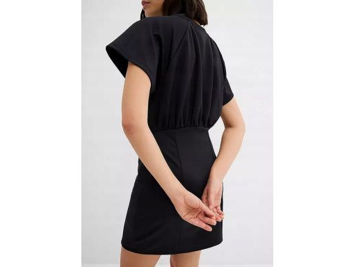 B.P.C sukienka czarna ze śliskiego materiału r.40/42