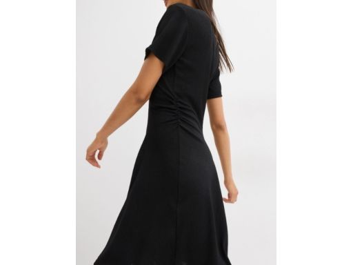 B.P.C sukienka midi czarna krepowana z marszczeniem 44/46.