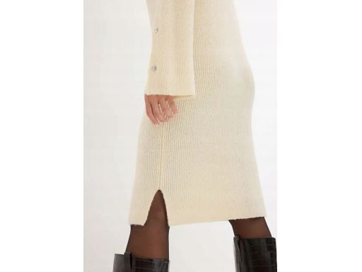 B.P.C dzianinowa sukienka ecru z ozdobnymi guzikami na rękawach 48/50.