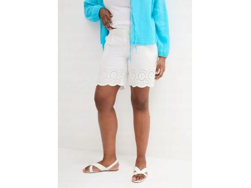 B.P.C szorty bawełniane z ażurowym haftem śmietankowe 54.