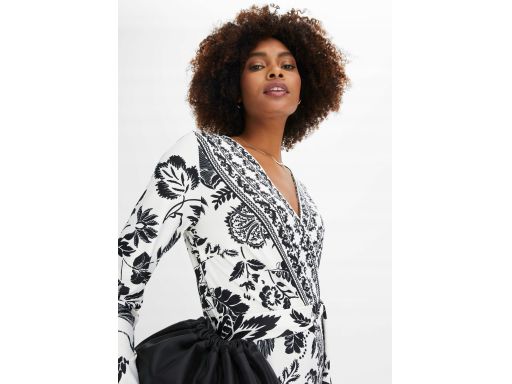 B.P.C kombinezon biały w czarne wzory 36/38.