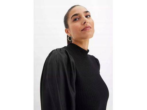 B.P.C bluzka czarna prążkowana z satynowymi bufiastymi rękawami ^44/46