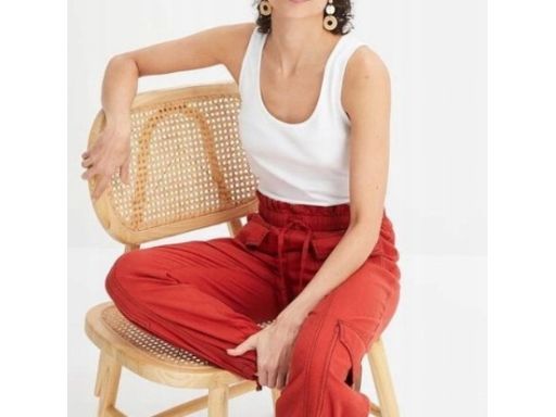 B.P.C top biały prążkowany 44/46.