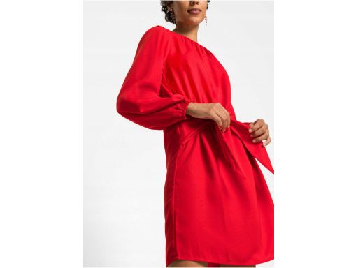 B.P.C atrakcyjna sukienka satynowa czerwona z przewiązaniem r.48