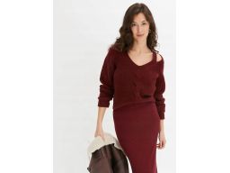 B.P.C bordowy sweter w serek z rozcięciami 40/42.