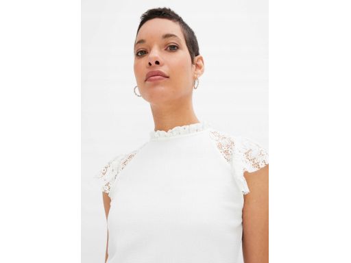 B.P.C bluzka biała z koronką lekko krepowana 40/42.