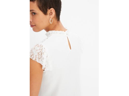 B.P.C bluzka biała z koronką lekko krepowana 40/42.