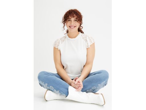 B.P.C bluzka biała z koronką lekko krepowana 40/42.