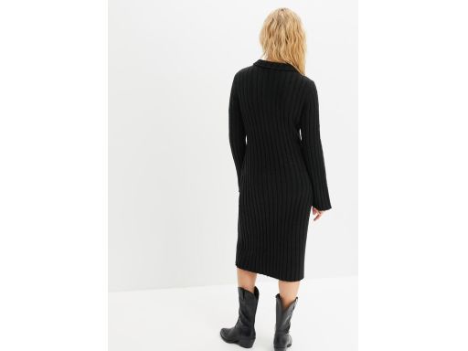 B.P.C sukienka dzianinowa midi czarna z kołnierzykiem i guzikami 32/34