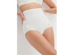 B.P.C. majtki modelujące białe z koronką r.38
