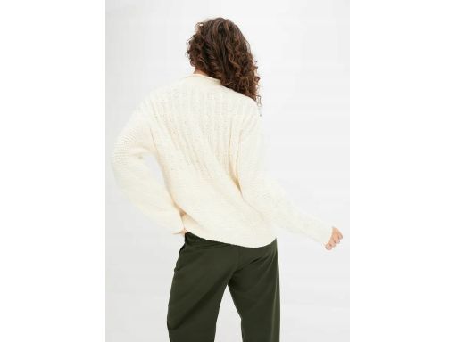 B.P.C sweter kremowy z tkanym wzorem 44/46.