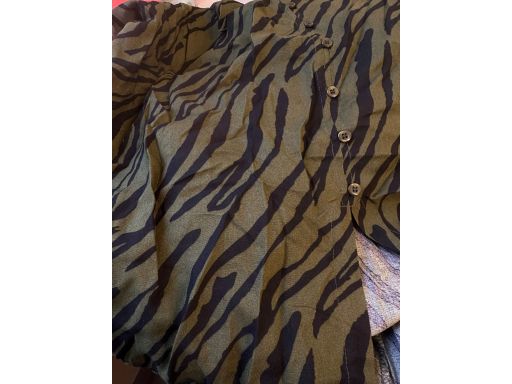 B.P.C sukienka midi zielona khaki w czarny wzór zebry r.34