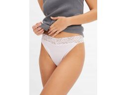 B.P.C 4-pak stringi bawełniane z koronką 48/50.