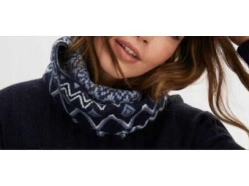 B.P.C komin dzianinowy szalik we wzory granatowy.