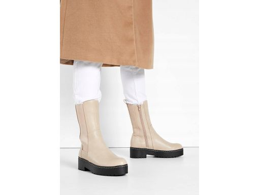 B.P.C krótkie kozaki beżowe na grubej podeszwie 41.