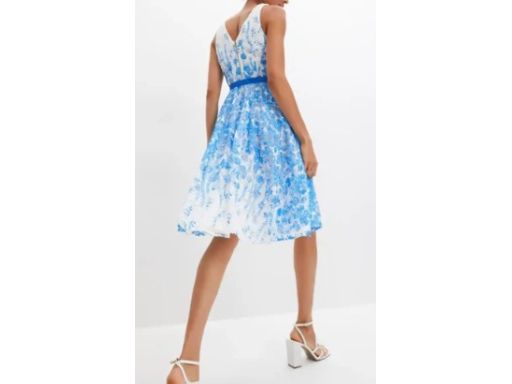 B.P.C sukienka koronkowa biało-niebieska rozkloszowana ^50