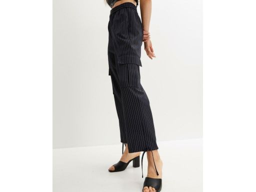 B.P.C spodnie 7/8 bojówki damskie granatowe w paseczki 34.