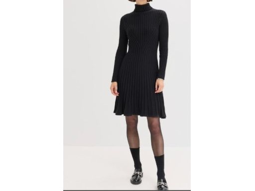 B.P.C sukienka dzianinowa z golfem czarna 36/38.
