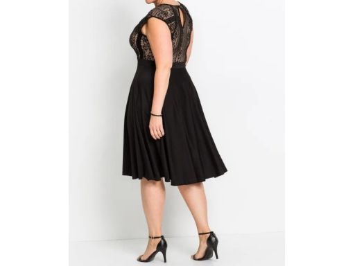 B.P.C sukienka rozkloszowana czarna z koronkową wstawką r.36/38
