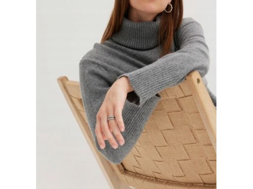 B.P.C sukienka dzianinowa z wywijanym golfem szara 40/42.