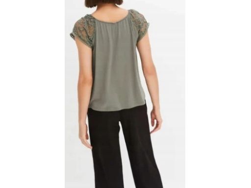 B.P.C t-shirt khaki z koronką 44/46.