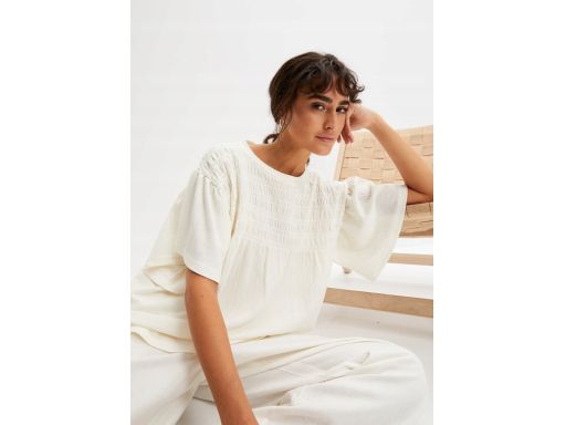 B.P.C bluzka śmietankowa krepowana typu 