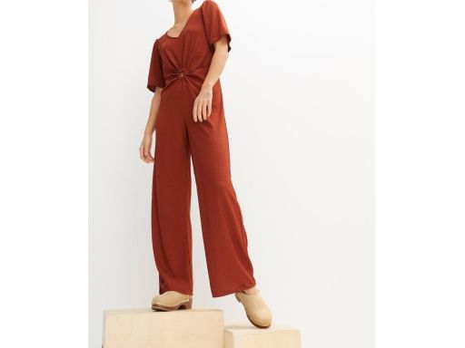 B.P.C kombinezon brązowy letni z wycięciami i marszczeniami 40/42.