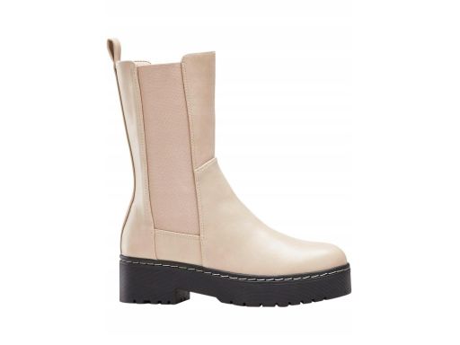 B.P.C krótkie kozaki beżowe na grubej podeszwie 39.
