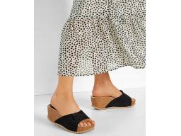 B.P.C klapki na koturnie z kwiatuszkiem 41.