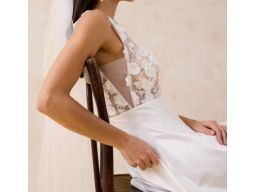B.P.C suknia ślubna z aplikacją 3D satynowa r.42
