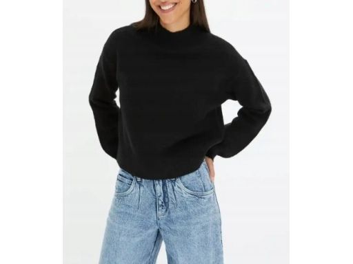 B.P.C sweter czarny z małym półgolfem 48/50.