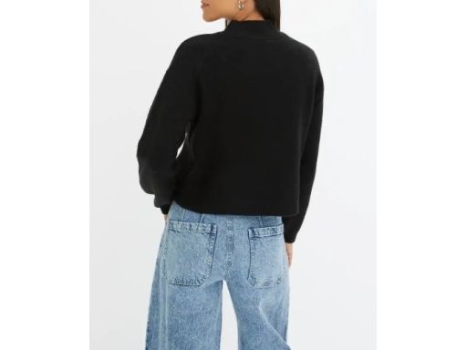 B.P.C sweter czarny z małym półgolfem 48/50.