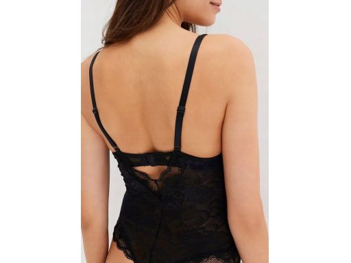 B.P.C body czarne ze stringami usztywniane miseczki koronkowe 100C.