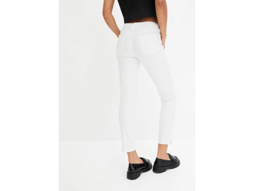 B.P.C jeansy damskie białe 7/8 ze stretchem rurki z zamkami 34.